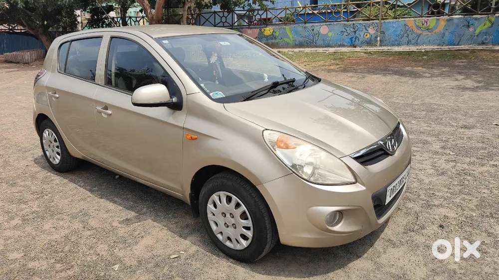 Hyundai I20 Car Top Variant Petrol Well Maintained For Sale