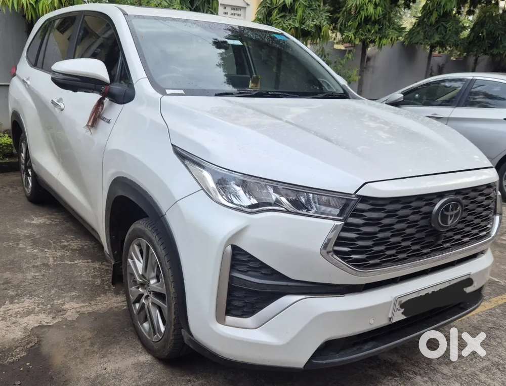 Toyota Innova Hycross 2023