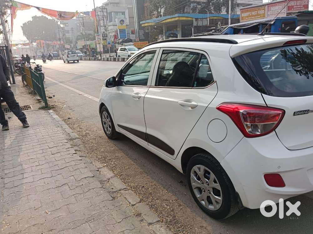 Hyundai Grand I10 1.2 Crdi Sportz Dual Tone, 2015, Petrol