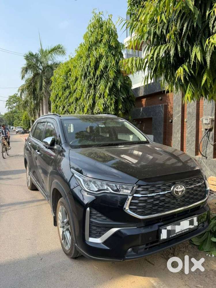 Toyota Innova Hycross 2.0 Zx Hybrid 7 Str, 2025, Petrol
