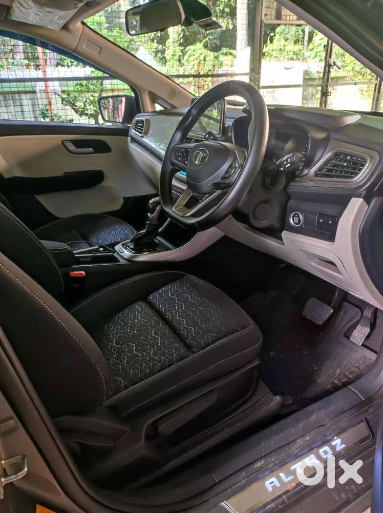 Tata Altroz Petrol With Sunroof In Good Condition