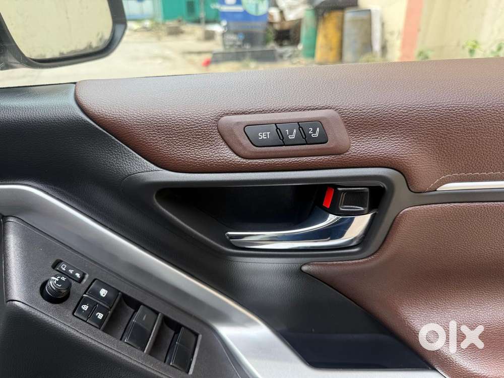 Toyota Innova Hycross 2.0 Zx Hybrid 7 Str, 2024, Petrol