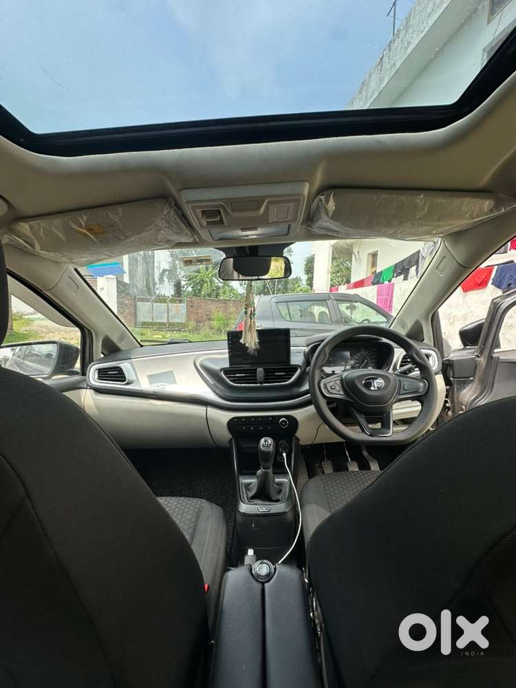 2024 Tata Altroz Petrol Manual