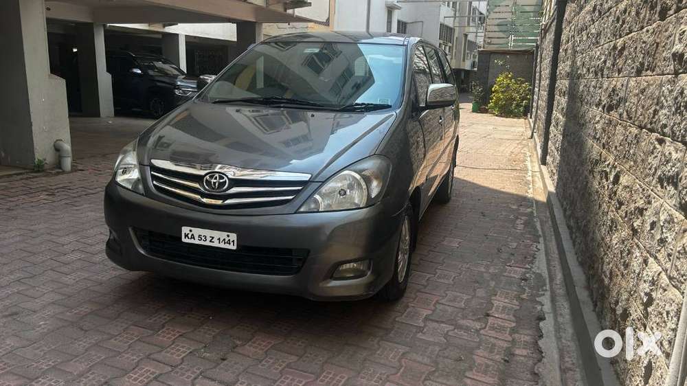 Toyota Innova 2.5v For Sale