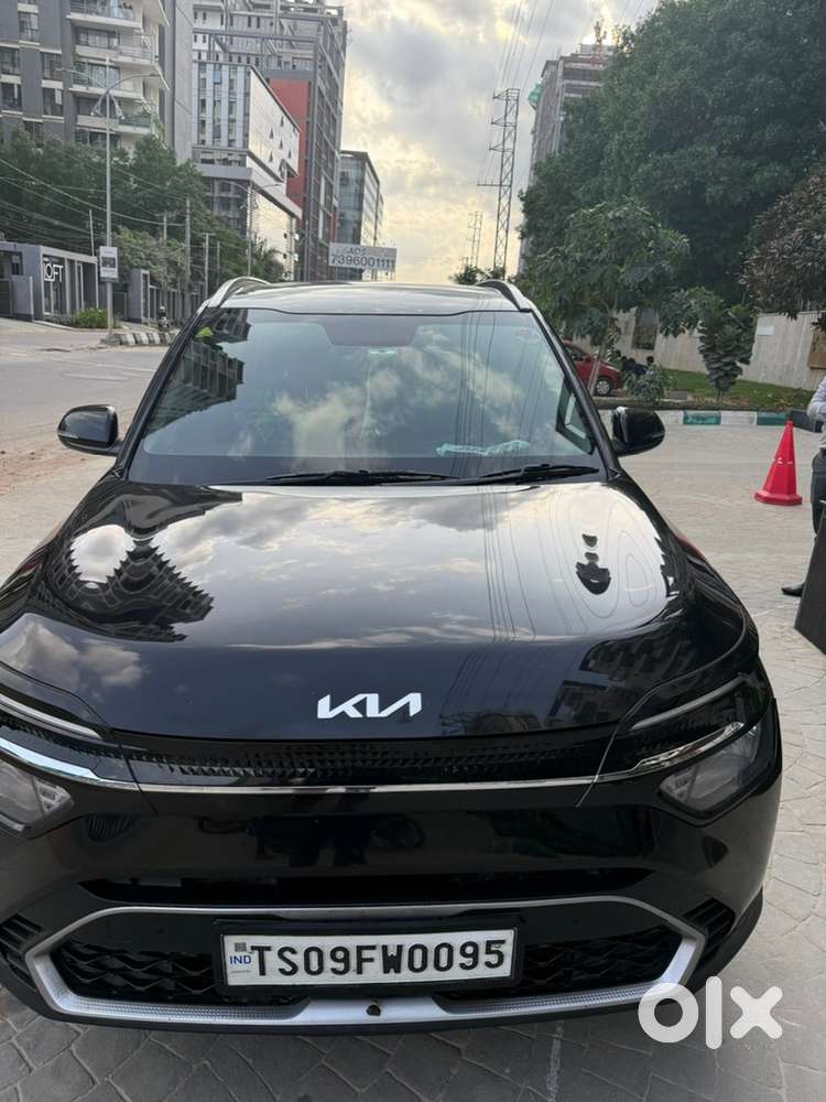 Kia Carens 2022 Drives