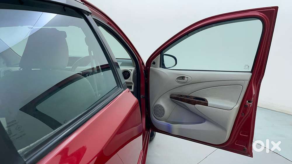 Toyota Etios V, 2013, Petrol