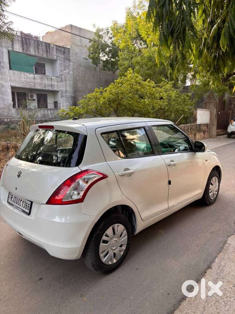 Maruti Suzuki Swift Vxi 1.2 Abs Bs-iv, 2011, Petrol