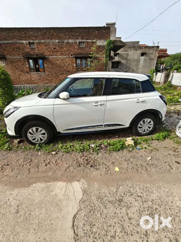 Maruti Suzuki Swift 2025 Petrol 1575 Km Driven In Showroom Condition
