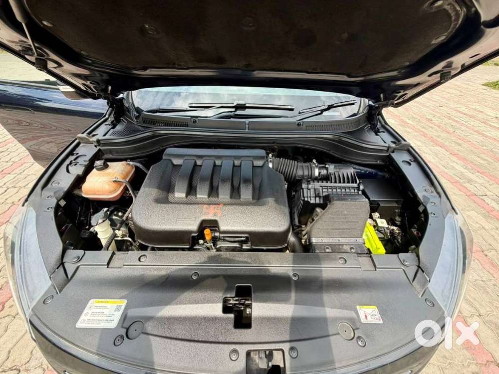 Mahindra Xuv700 2.0 Ax 5 Petrol Mt Str, 2024, Petrol