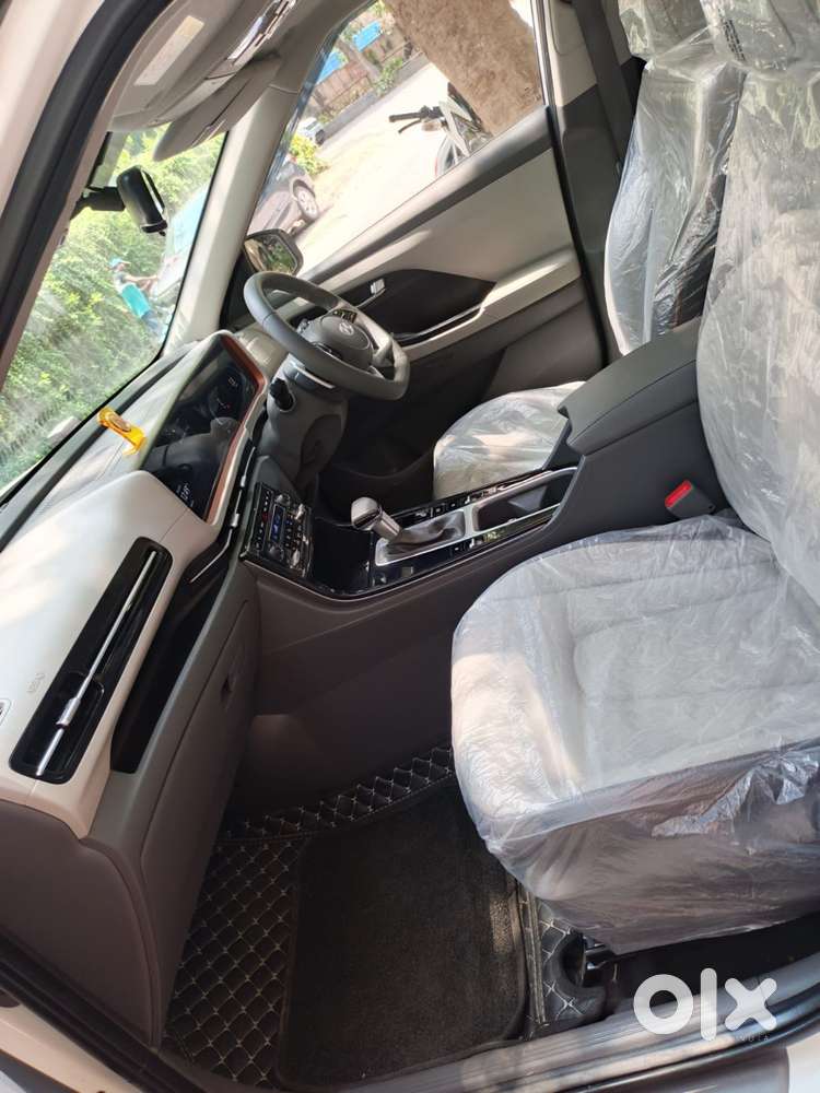 Hyundai Creta 1.5 Sx (o) Knight Ivt Petrol Dual Tone, 2025, Petrol
