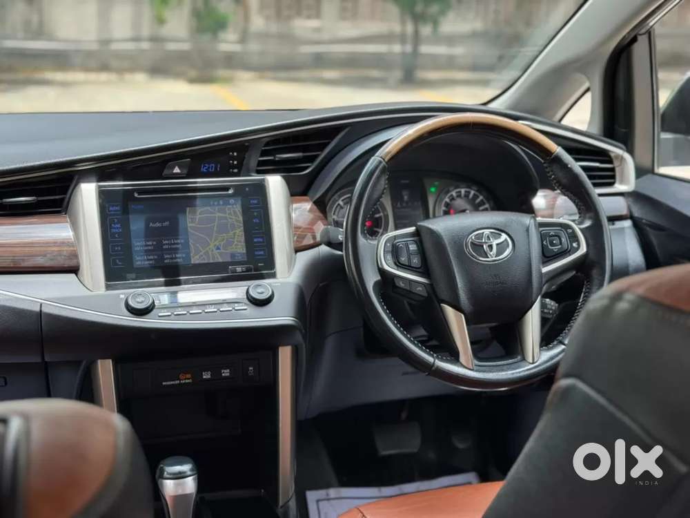 Toyota Innova Crysta 2.8 Zx At 7 Seater, 2016, Diesel