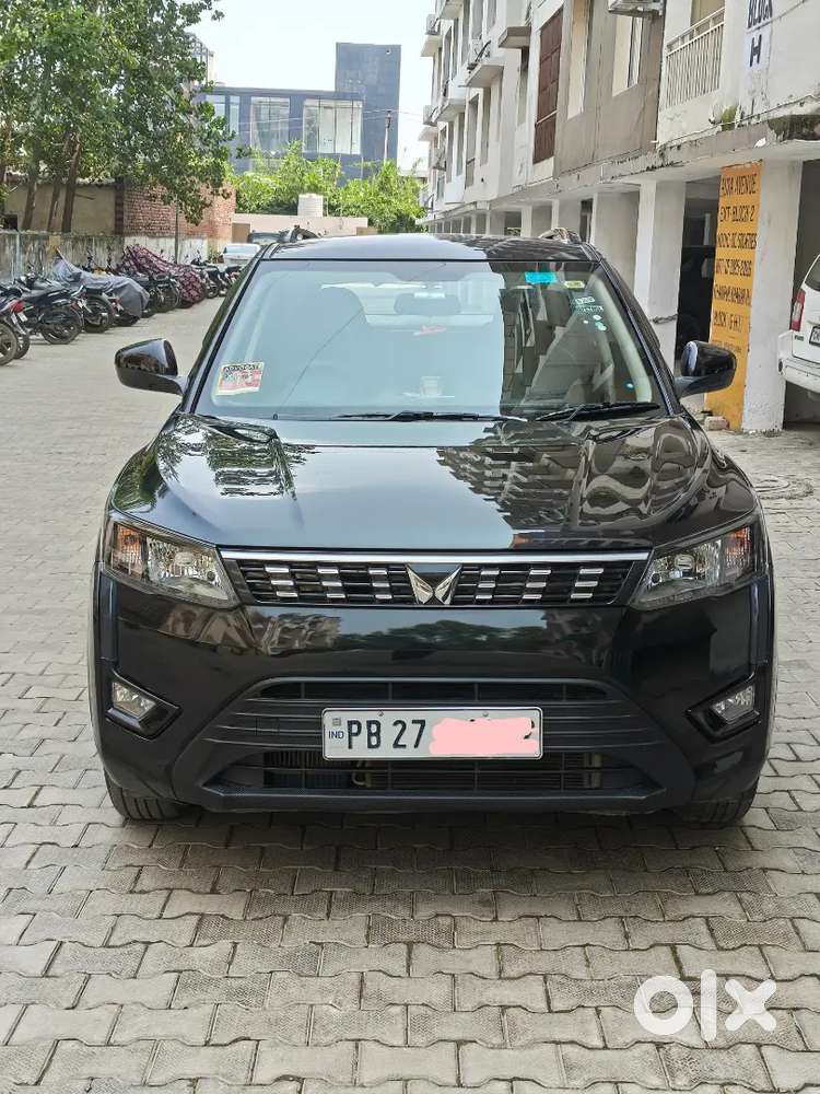 Mahindra Xuv300 Petrol 2023 Sunroof Varient