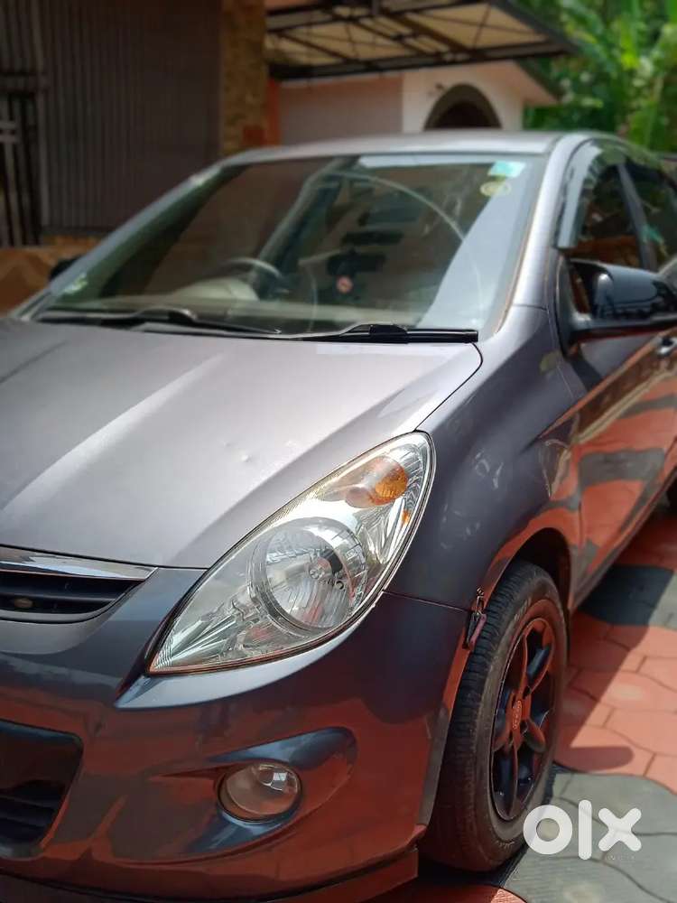 • Hyundai I20 2010 Diesel Well Maintained •
Less Kilometres Driven