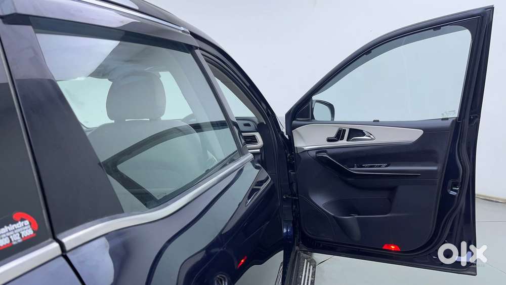 Mahindra Xuv700 2.0 Ax 7 Petrol At Luxury Pack Str, 2024, Petrol