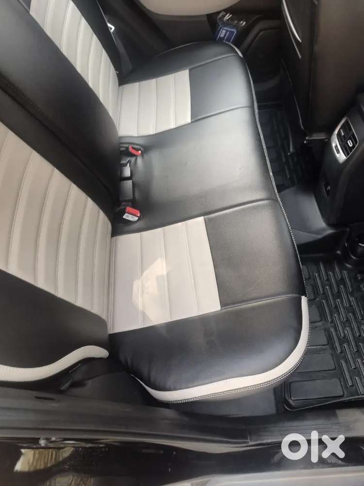 Hyundai Venue 2024 (october )petrol 15000 Km. Fixed Price.