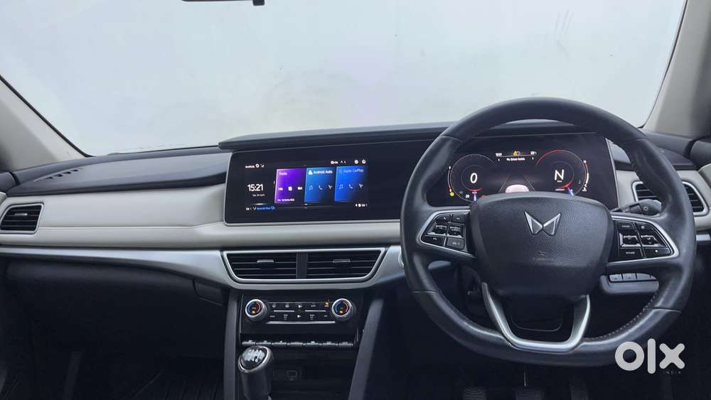 Mahindra Xuv700 2.2 Ax 7 Diesel Mt Luxury Pack Str, 2022, Diesel