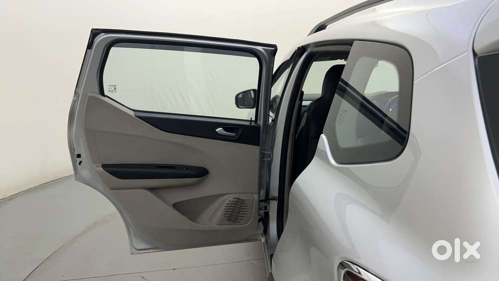 Renault Triber Rxz Easy-r Amt, 2024, Petrol