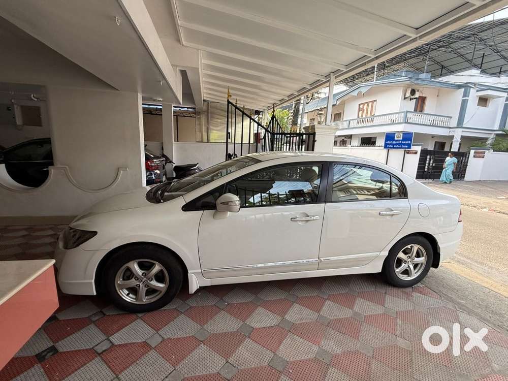 White Honda Civic. 1.8l Mt. 2010.