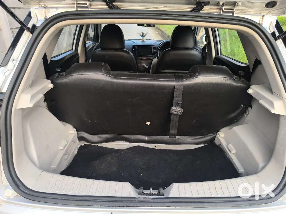 Mahindra Xuv300 W6 Ds Bs6 Mt  Well Maintained