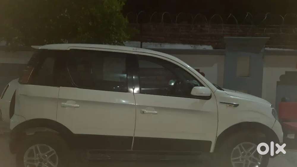 Mahindra Nuvosport Diesel 2016 No Top Model,u.p. No Noida Registerd.