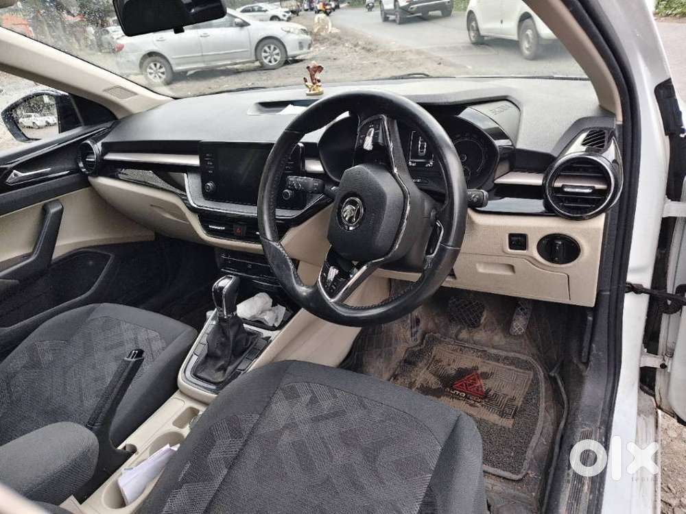 Skoda Slavia Ambition 1.0l Tsi At, 2023, Petrol