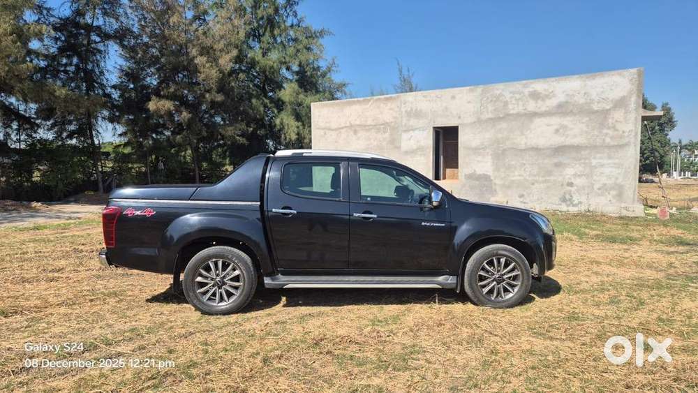 Isuzu V-cross At 2021 Diesel Well Maintained