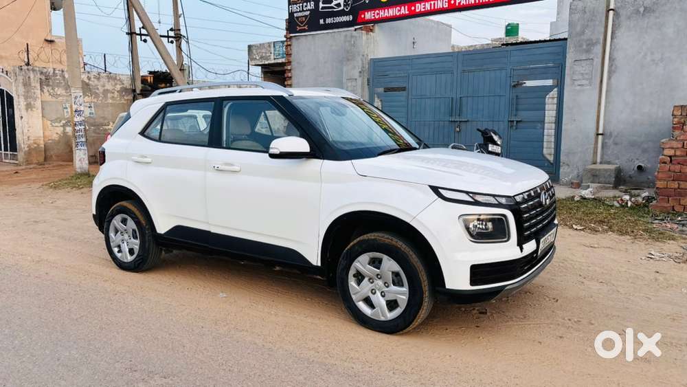 Hyundai Venue Petrol 2023