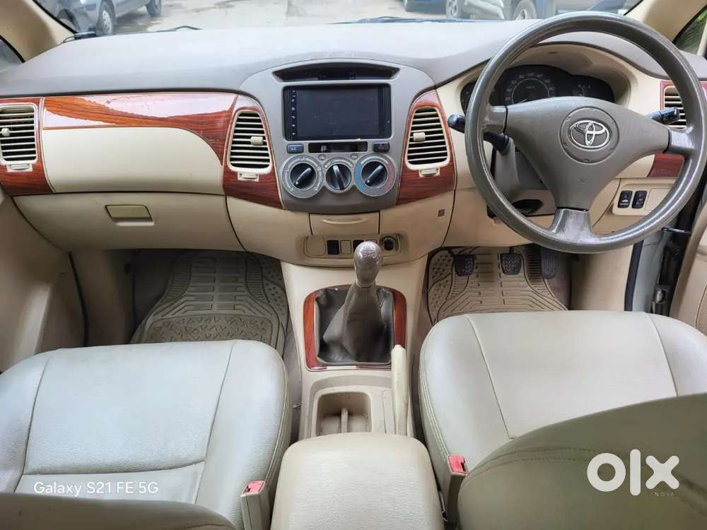 Showroom Track Toyota Innova 8 Seater Diesel 2009