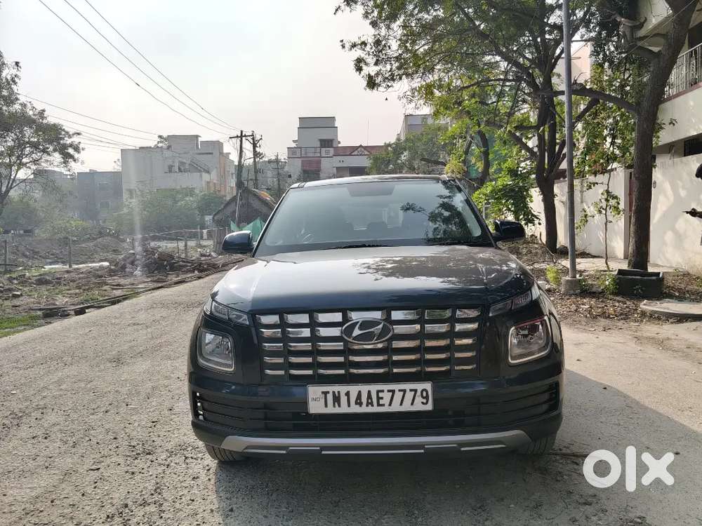 Hyundai Venue 2023 Petrol 33000 Km Driven Single Owner