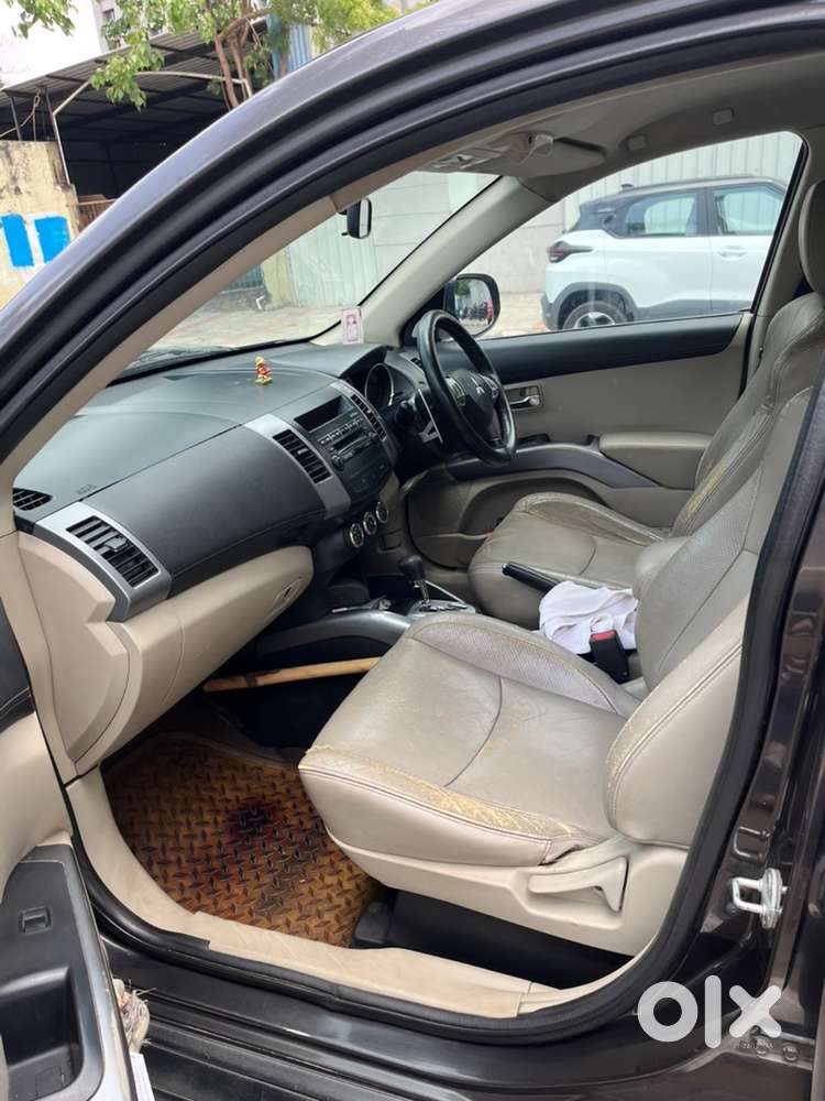 Outlander 4x4 Petrol 2.4l Cvt Luxury Vehicle