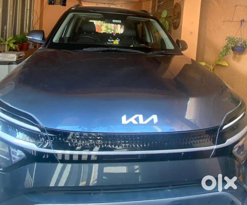 Kia Carens 2024 Petrol Well Maintained