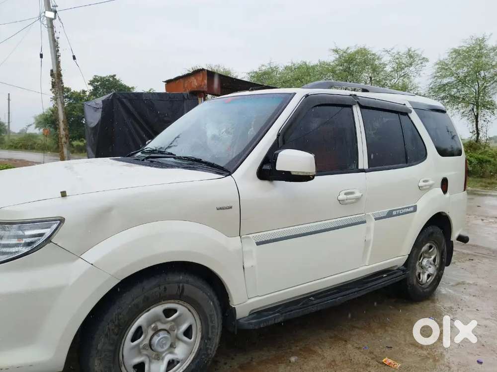 Tata Safari Storme 2016