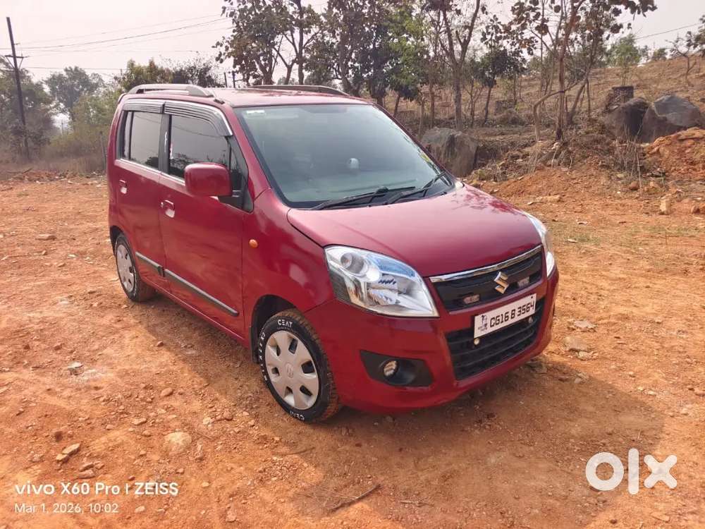 गाडी मे एक भी स्क्रेच नही और नाही कोई  काम ,चारो पावर विंडो Ac चिल्ड