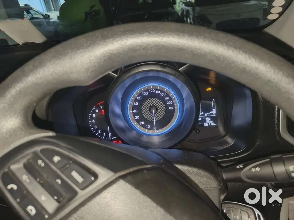 Hyundai Venue 2022 Petrol 35000 Km Driven