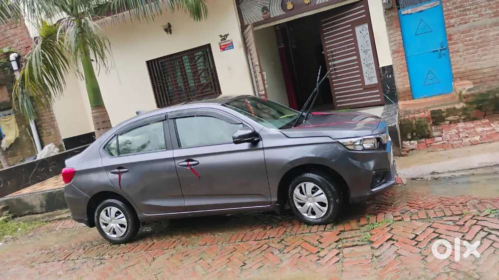 Car Chalane Wala Koi Nhi Hai. Isiliy Sell Kr Rahe Hai