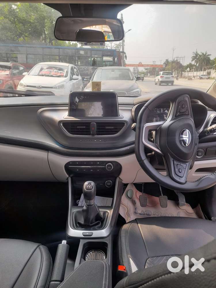 Tata Altroz Xz Plus (s), 2025, Petrol