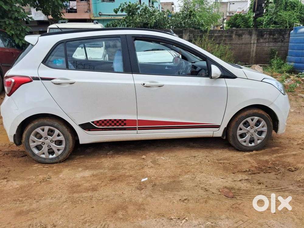 Hyundai Grand I10 Sportz, 2016, Petrol