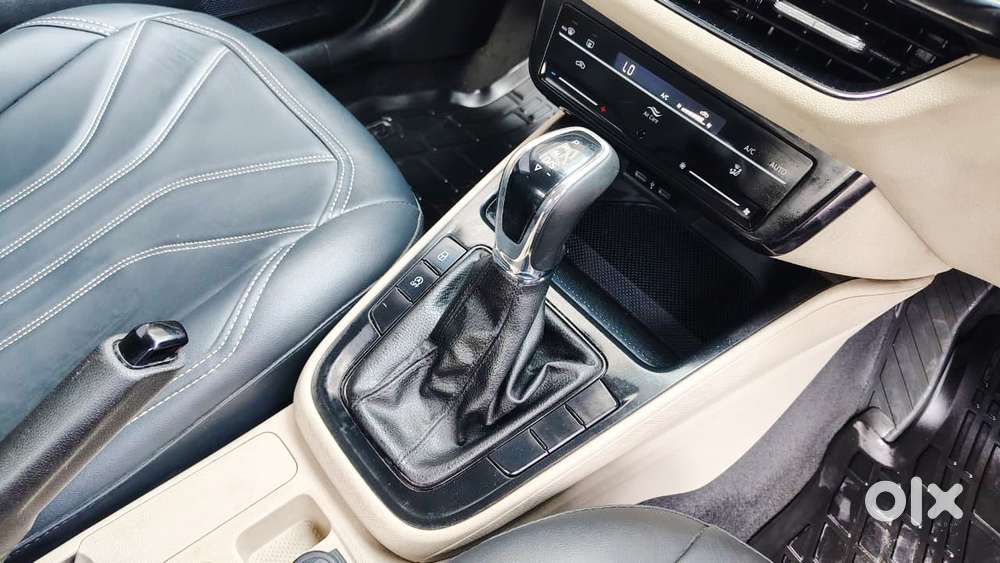 Skoda Slavia 1.0 Ambition Tsi At, 2022, Petrol