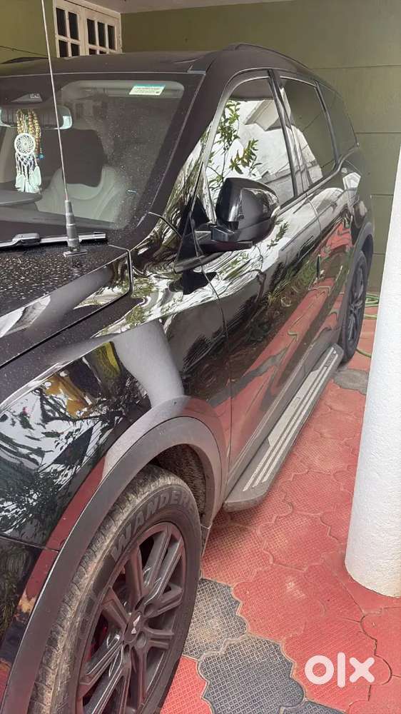Mahindra Xuv700 Ax7 Diesel At Awd 7-seater  Black  2025 Delivery