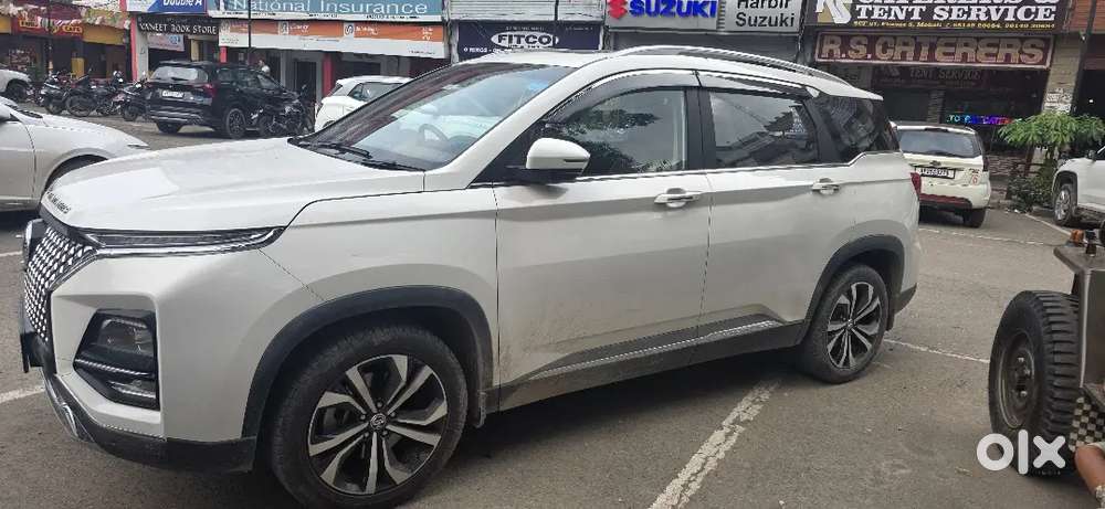 Six Seater Petrol Manual,  Less Driven,top Model