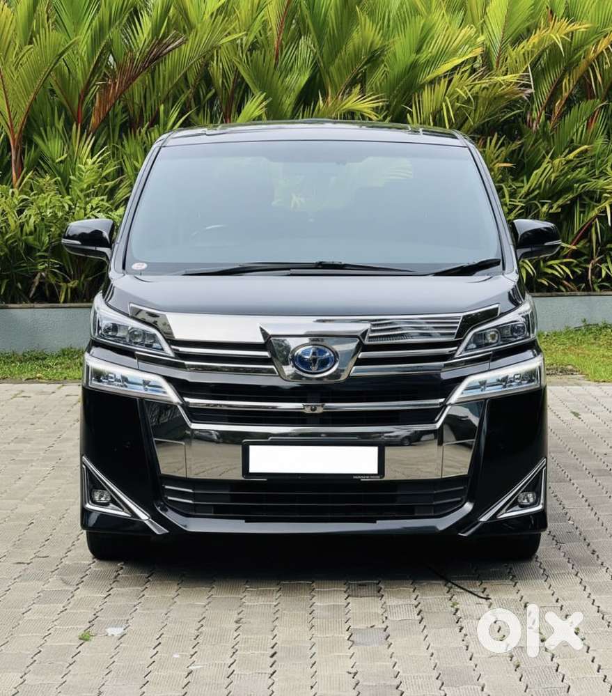 Toyota Vellfire 2.5 Executive Lounge, 2023, Cng & Hybrids