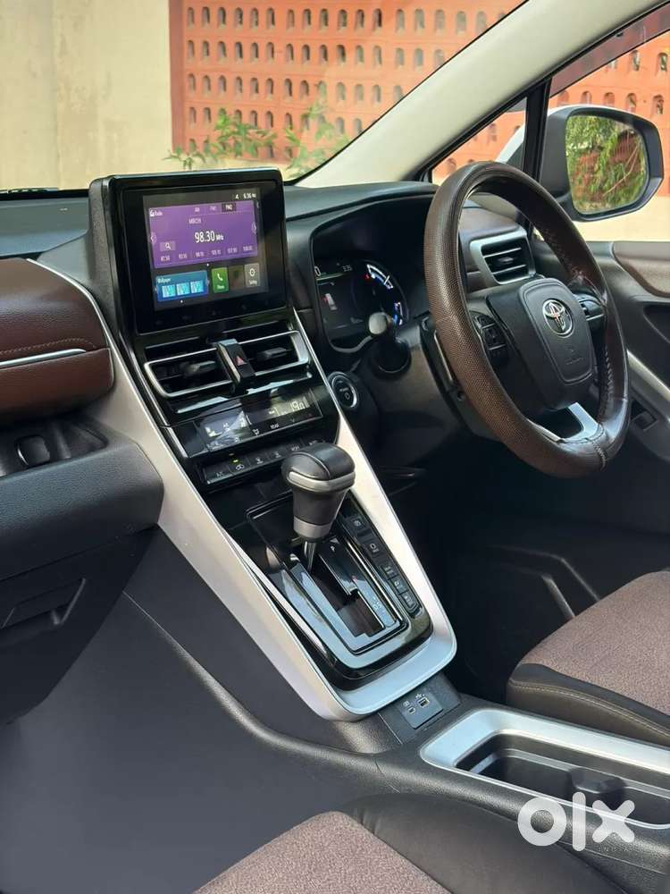Toyota Innova Hycross 2.0 Vx Hybrid 7 Str, 2023, Petrol