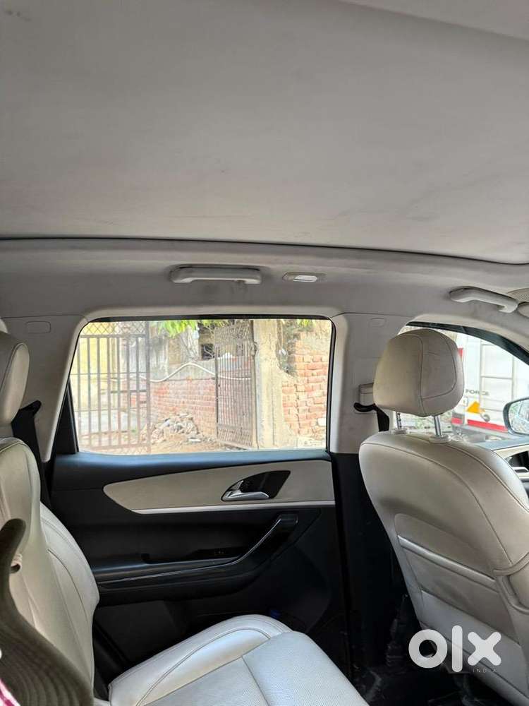 Mahindra Xuv700 2022 Diesel Well Maintained