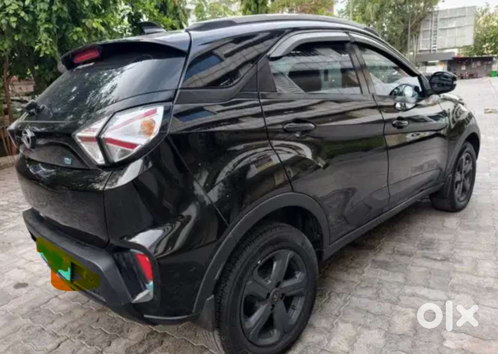 Tata Nexon Ev Black Hawk Sunroof Top Model