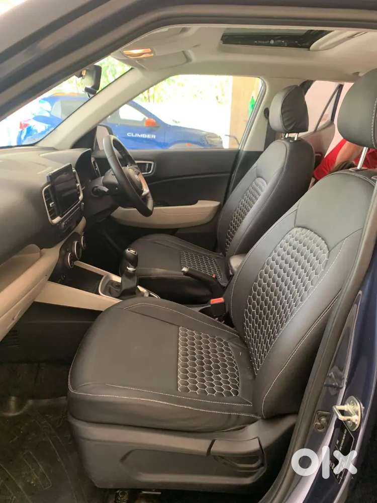 Hyundai Venue Sx 2022 Mt, 27400 Kms Done