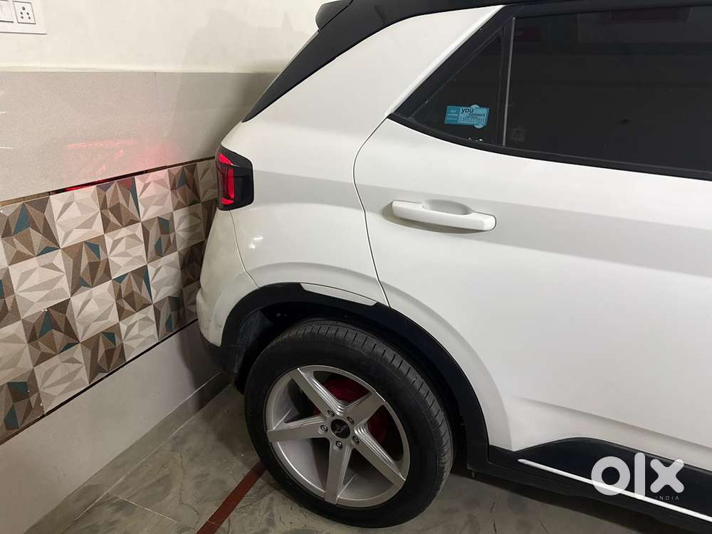 Hyundai Venue 2019 Petrol 22200 Km Driven