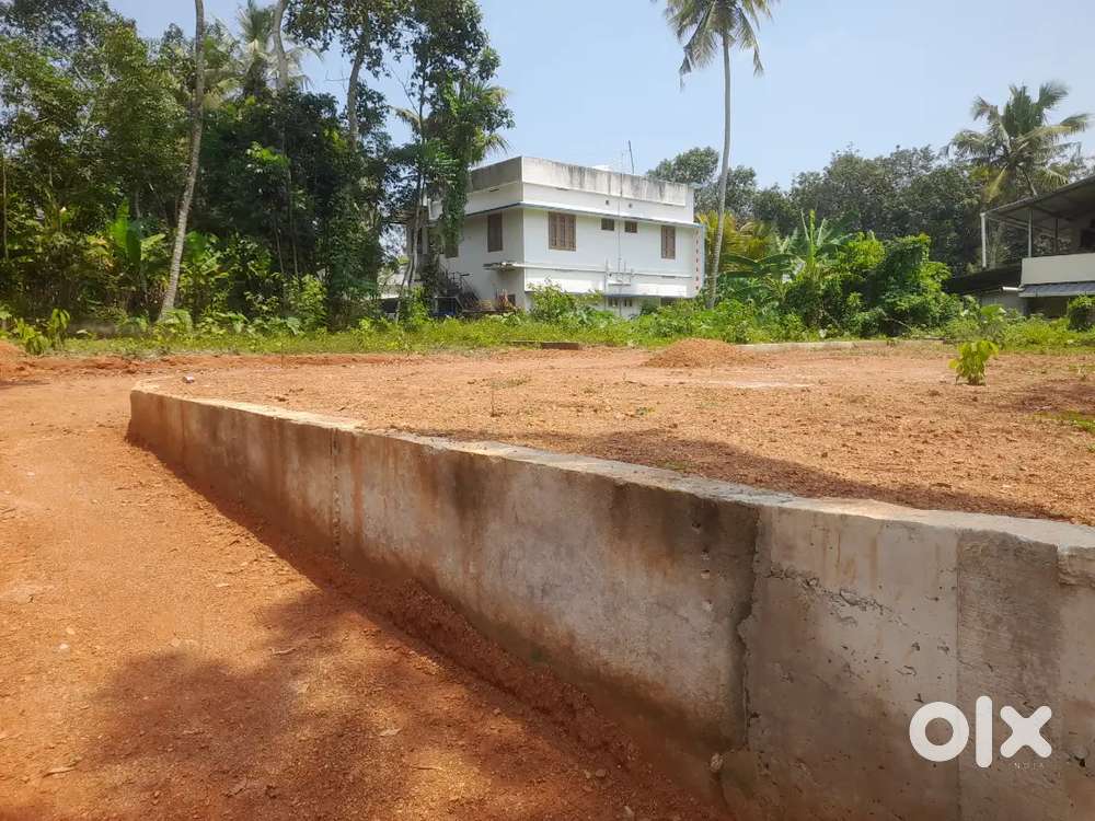 92CENT( മലയിൻകീഴ് അന്തീർക്കോണം ജംഗ്ഷന് സമീപം)