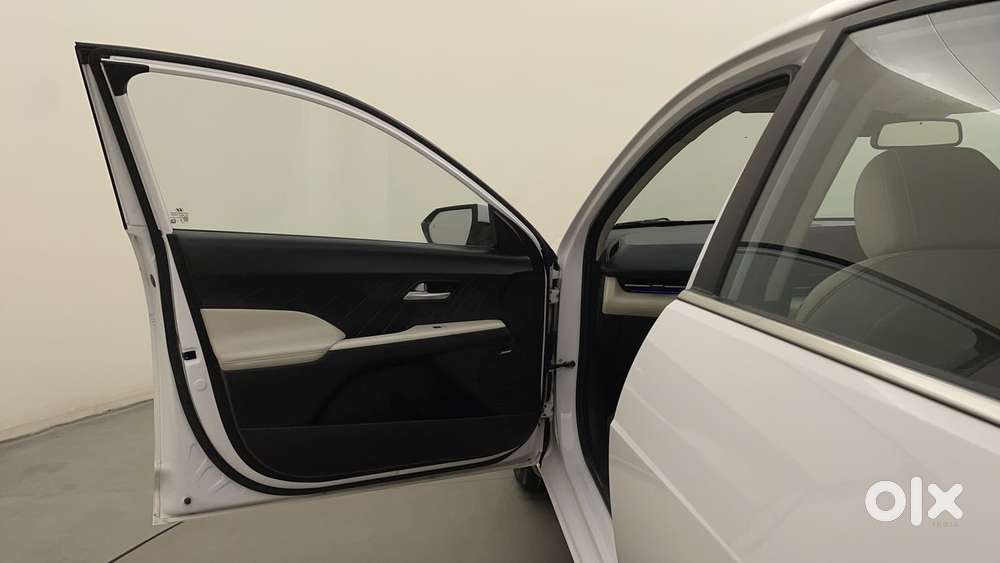 Hyundai Verna 1.5 Sx (o) Vtvt Ivt, 2023, Petrol