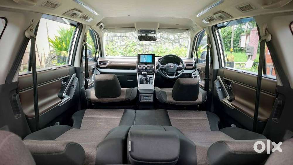 Toyota Innova Hycross 2.0 Vx Hybrid 8 Str, 2023, Petrol