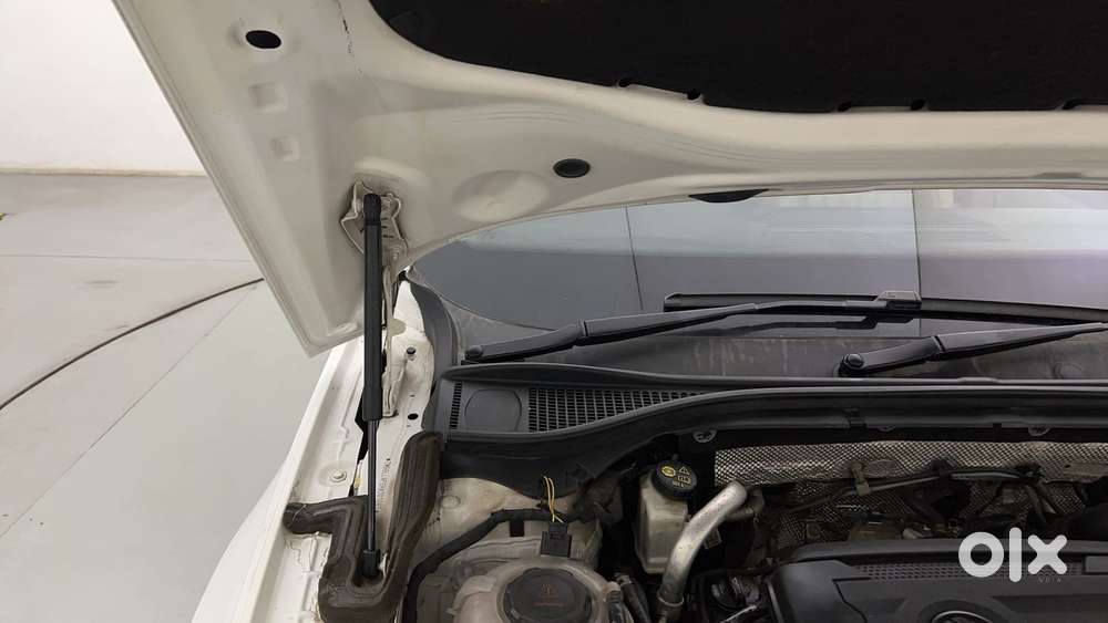 Skoda Superb [2014-2016] 1.8 Style Tsi At, 2017, Petrol